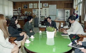 의용소방대원 신발 전달