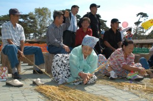 제5회 울진송이축제 새끼꼬기