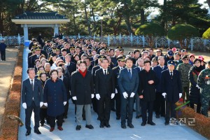 충혼탑 참배